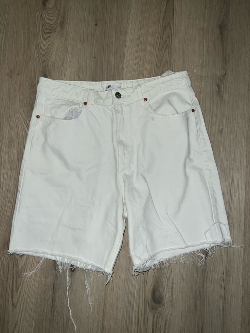 Zara White Denim Shorts Women’s Size 14 Frayed Hem 100% Cotton